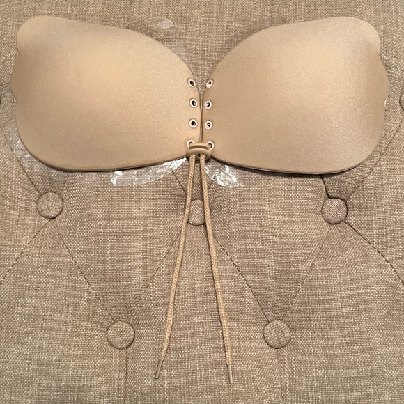 Seamless Nude Strapless Bra - Picture 9 of 10